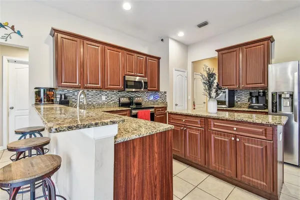 $522,500 | 1939 Heartland Circle, Valrico, FL 33594