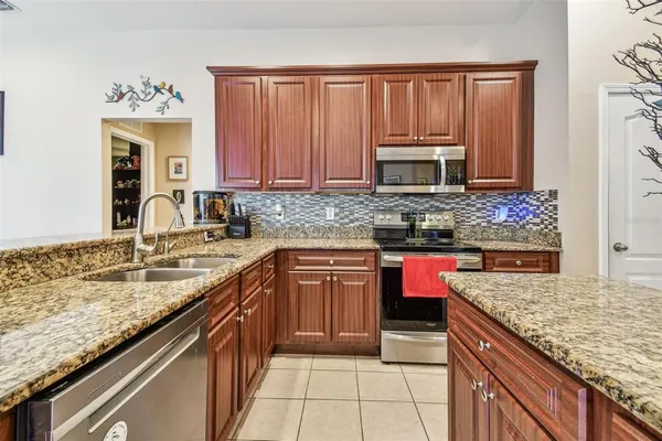 $522,500 | 1939 Heartland Circle, Valrico, FL 33594