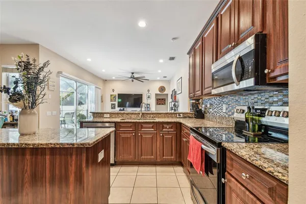 $522,500 | 1939 Heartland Circle, Valrico, FL 33594