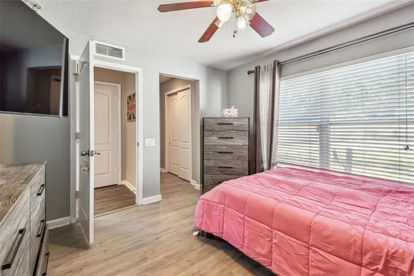 $522,500 | 1939 Heartland Circle, Valrico, FL 33594