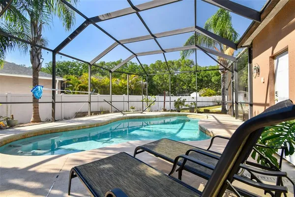 $522,500 | 1939 Heartland Circle, Valrico, FL 33594