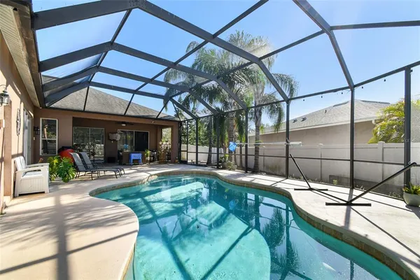 $522,500 | 1939 Heartland Circle, Valrico, FL 33594