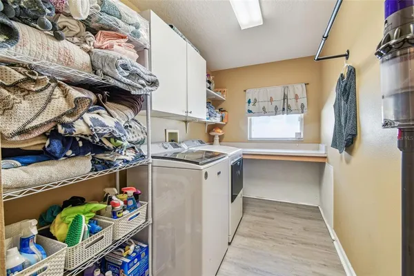 $522,500 | 1939 Heartland Circle, Valrico, FL 33594