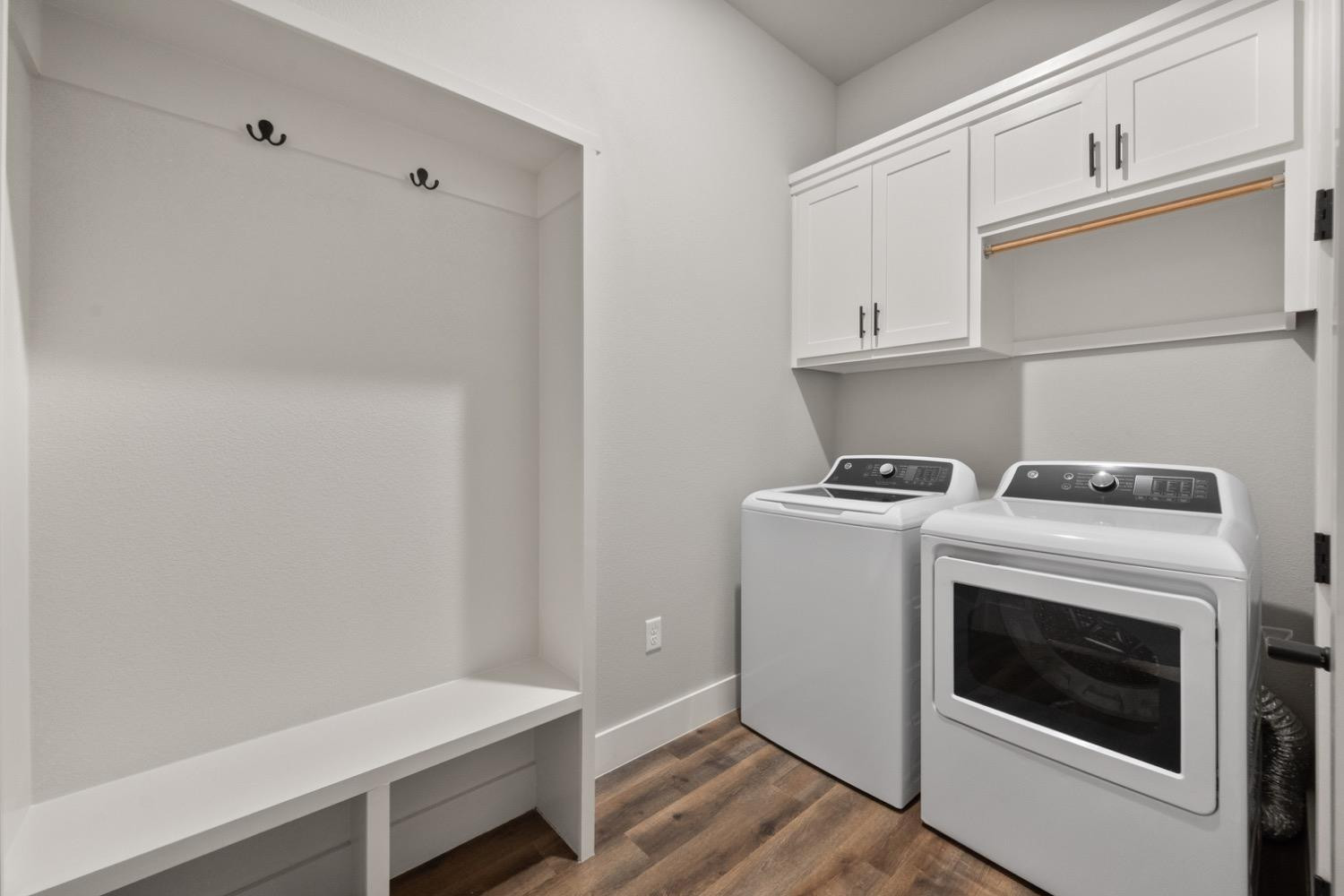 7805 52nd Street Lubbock, TX 79407 - Photo 29 of 32 a utility room with dryer and washer