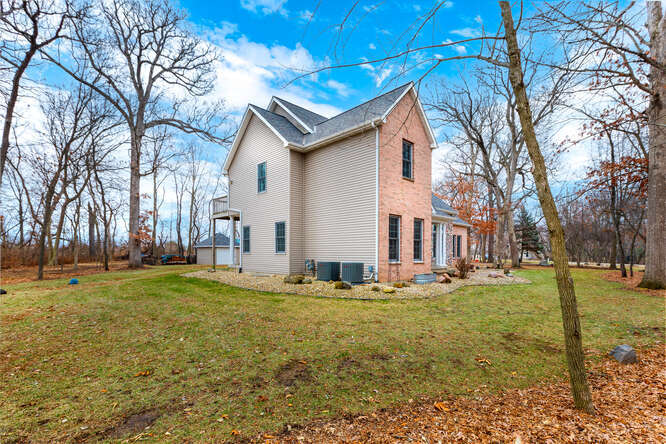 2658 East 1559th Road Ottawa, IL 61350 - Photo 3 of 53 a big house with trees in front of it