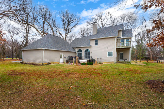 2658 East 1559th Road Ottawa, IL 61350 - Photo 6 of 53 a front view of house with yard and trees