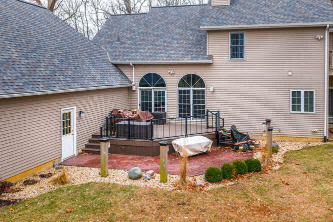 2658 East 1559th Road Ottawa, IL 61350 - Photo 9 of 53 a front view of a house with garden