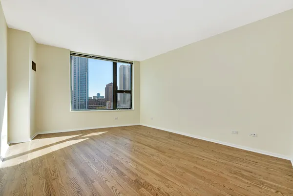 $550,000 | 501 North Clinton Street, Unit 1004, Chicago, IL 60654