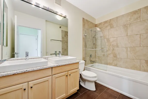 $550,000 | 501 North Clinton Street, Unit 1004, Chicago, IL 60654