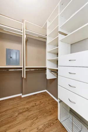 $550,000 | 501 North Clinton Street, Unit 1004, Chicago, IL 60654