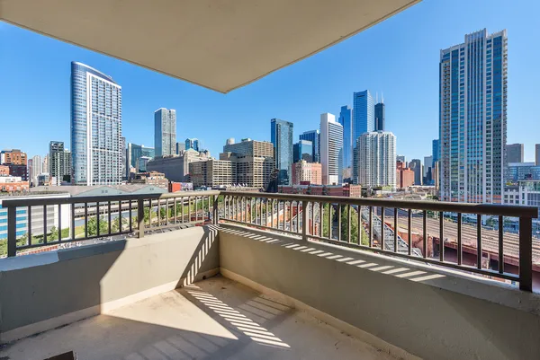 $550,000 | 501 North Clinton Street, Unit 1004, Chicago, IL 60654
