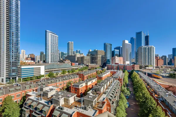 $550,000 | 501 North Clinton Street, Unit 1004, Chicago, IL 60654