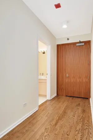 $550,000 | 501 North Clinton Street, Unit 1004, Chicago, IL 60654