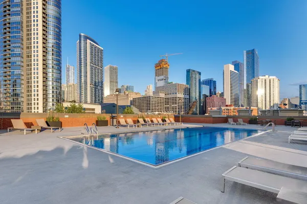 $550,000 | 501 North Clinton Street, Unit 1004, Chicago, IL 60654
