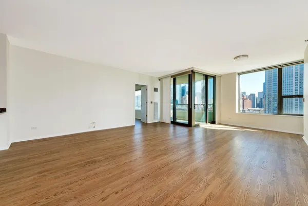 $550,000 | 501 North Clinton Street, Unit 1004, Chicago, IL 60654