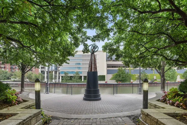 $550,000 | 501 North Clinton Street, Unit 1004, Chicago, IL 60654