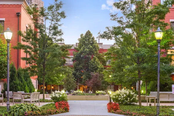 $550,000 | 501 North Clinton Street, Unit 1004, Chicago, IL 60654