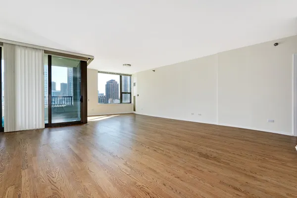 $550,000 | 501 North Clinton Street, Unit 1004, Chicago, IL 60654