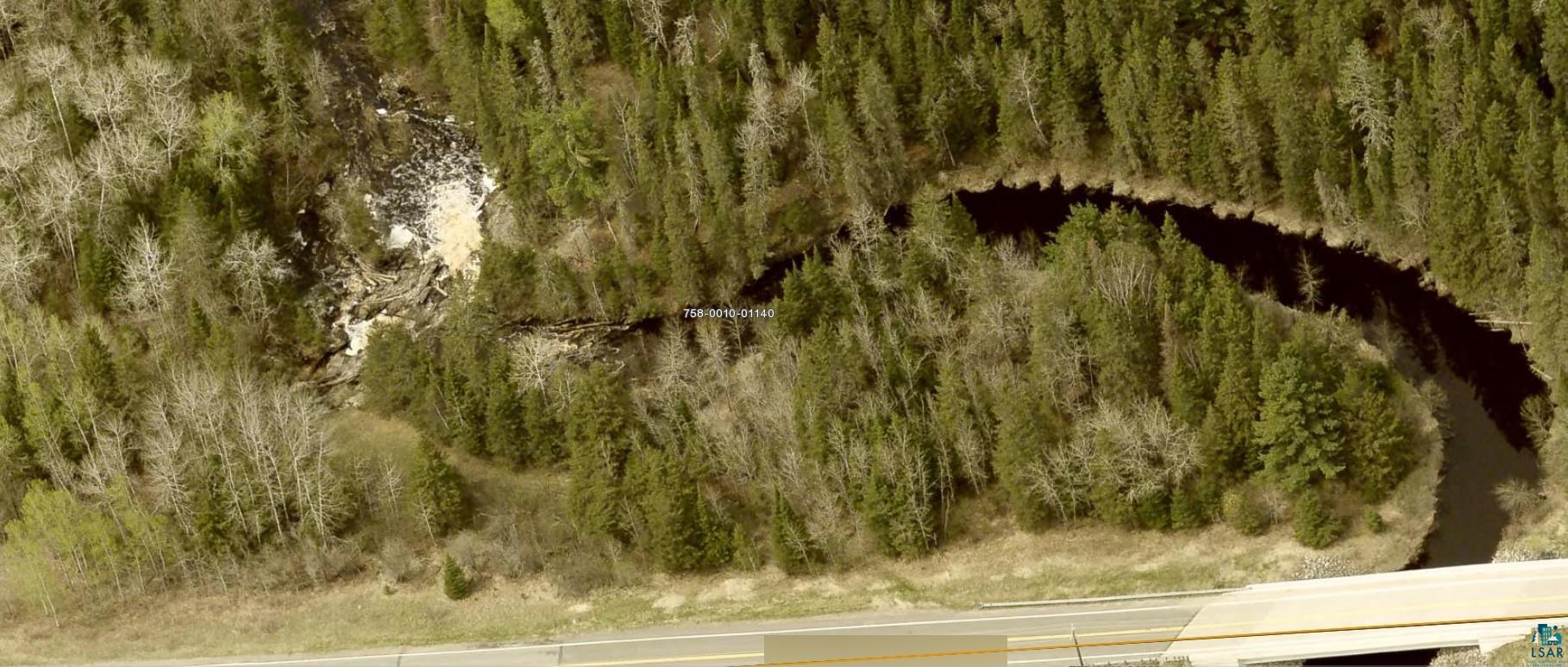 Birds eye view of property featuring a wooded view