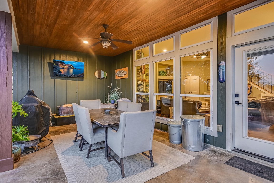 8305 Ozark Drive San Marcos, TX 78666 - Photo 20 of 34 a dining room with furniture and a potted plant