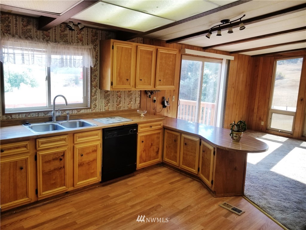 229 Henry Road Tonasket, WA 98855 - Photo 8 of 25 Gallery Image 8