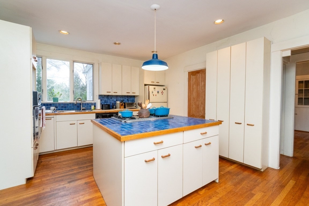 140 Pleasant Street Newton, MA 02459 - Photo 9 of 22