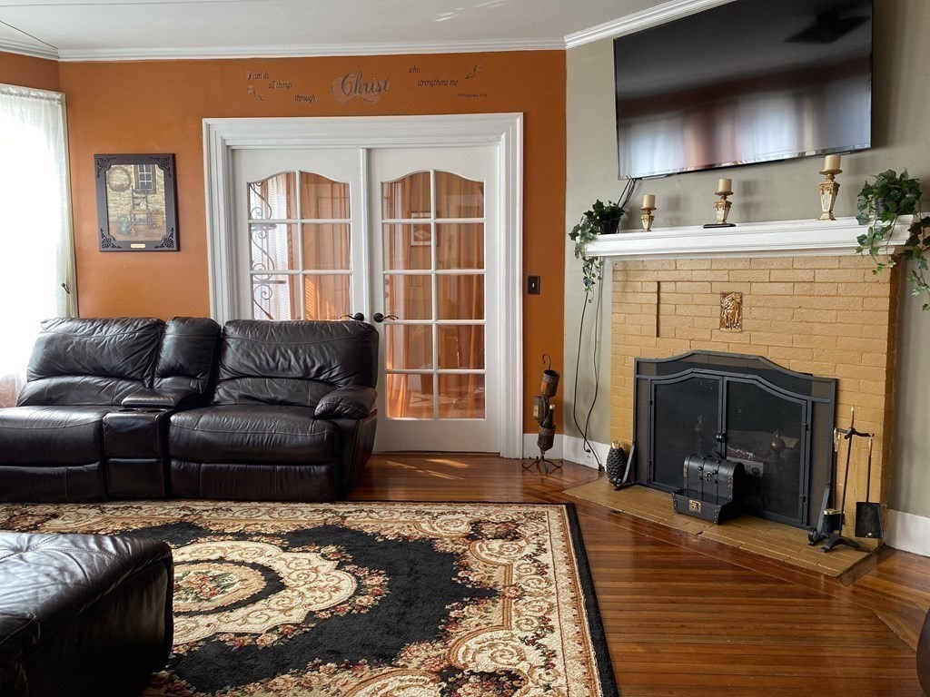 76 Florida Street Springfield, MA 01109 - Photo 7 of 42 Gallery Image 7