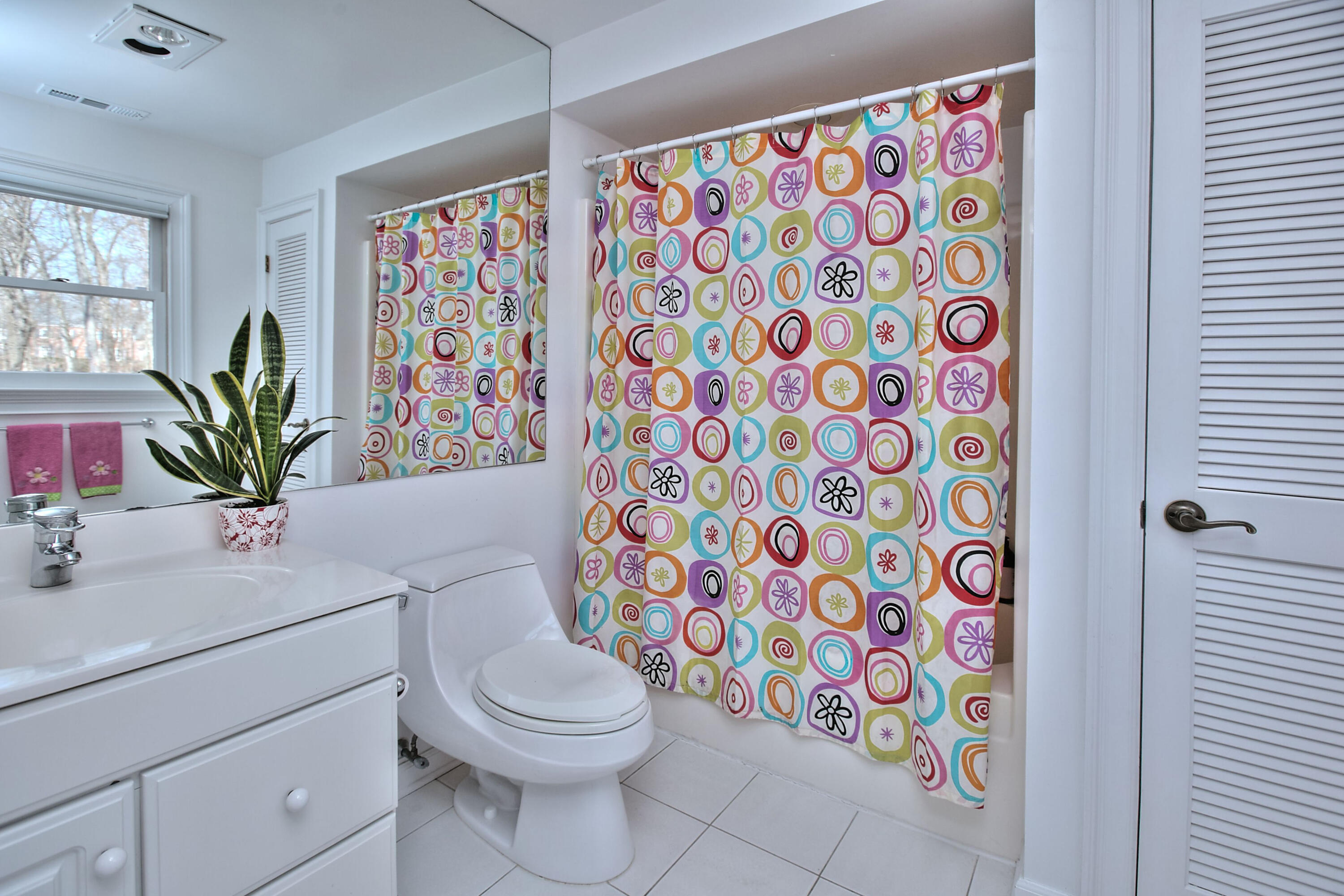 191 Smith Ridge Road New Canaan, CT 06840 - Photo 27 of 42 a bathroom with a toilet sink and mirror