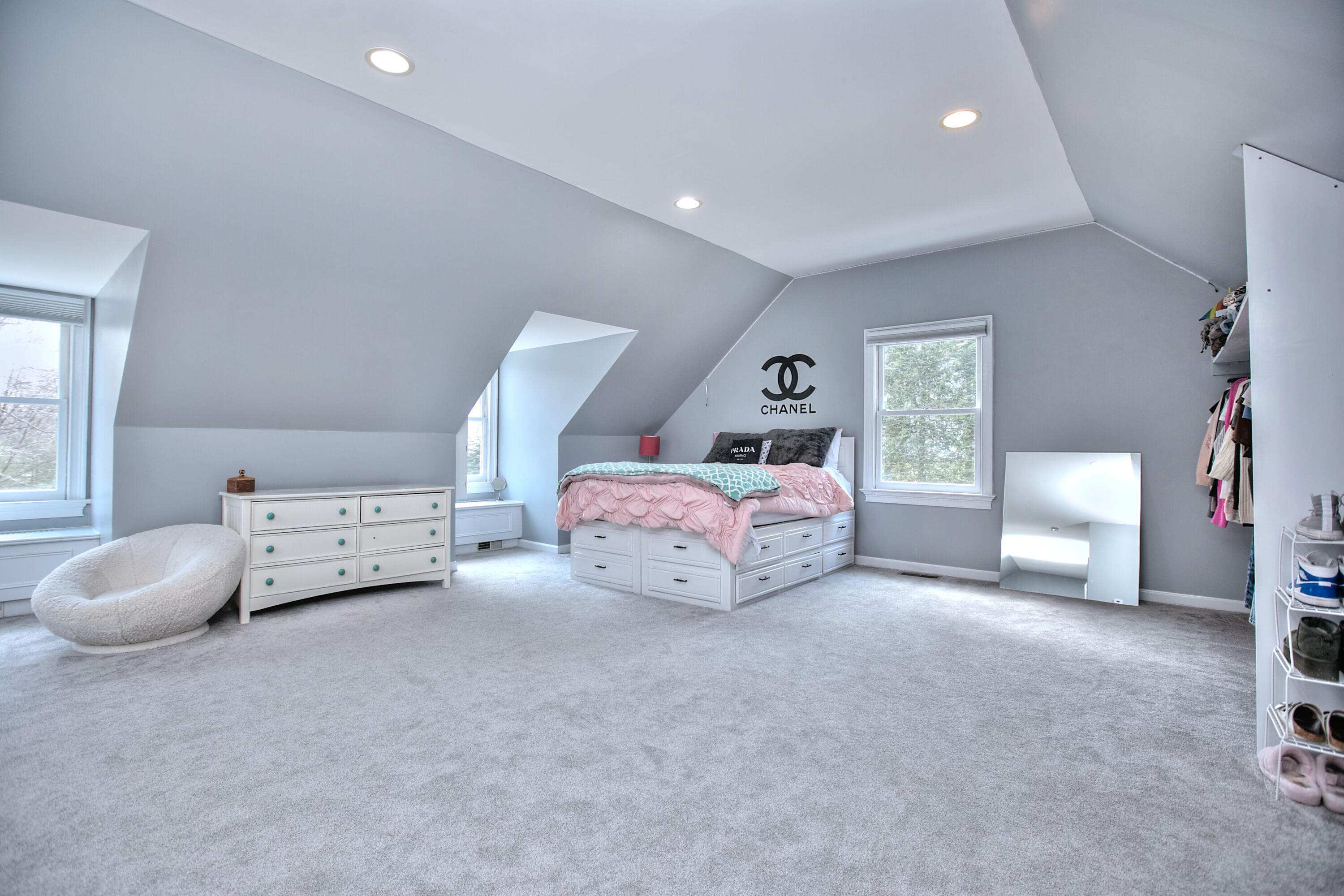 191 Smith Ridge Road New Canaan, CT 06840 - Photo 28 of 42 a bedroom with furniture and a window