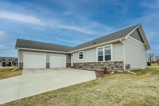 $524,900 | 6605 Warner Farm Drive, DeForest, WI 53532