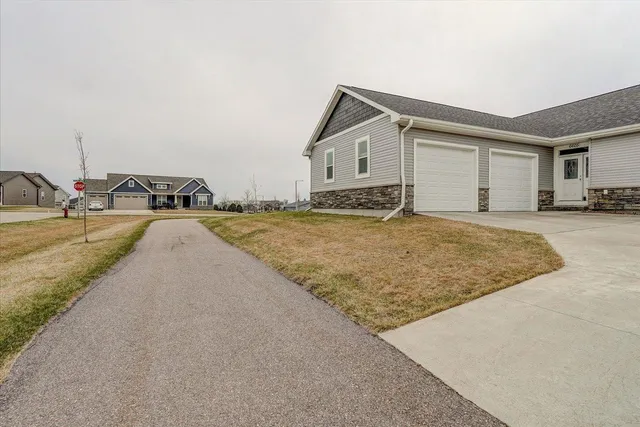 $524,900 | 6605 Warner Farm Drive, DeForest, WI 53532
