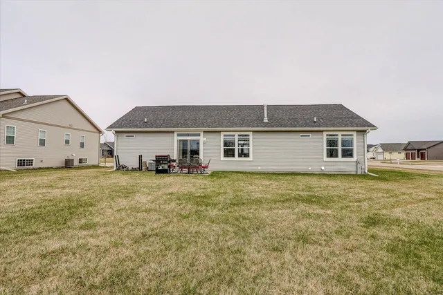 $524,900 | 6605 Warner Farm Drive, DeForest, WI 53532