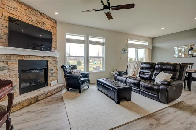 $524,900 | 6605 Warner Farm Drive, DeForest, WI 53532