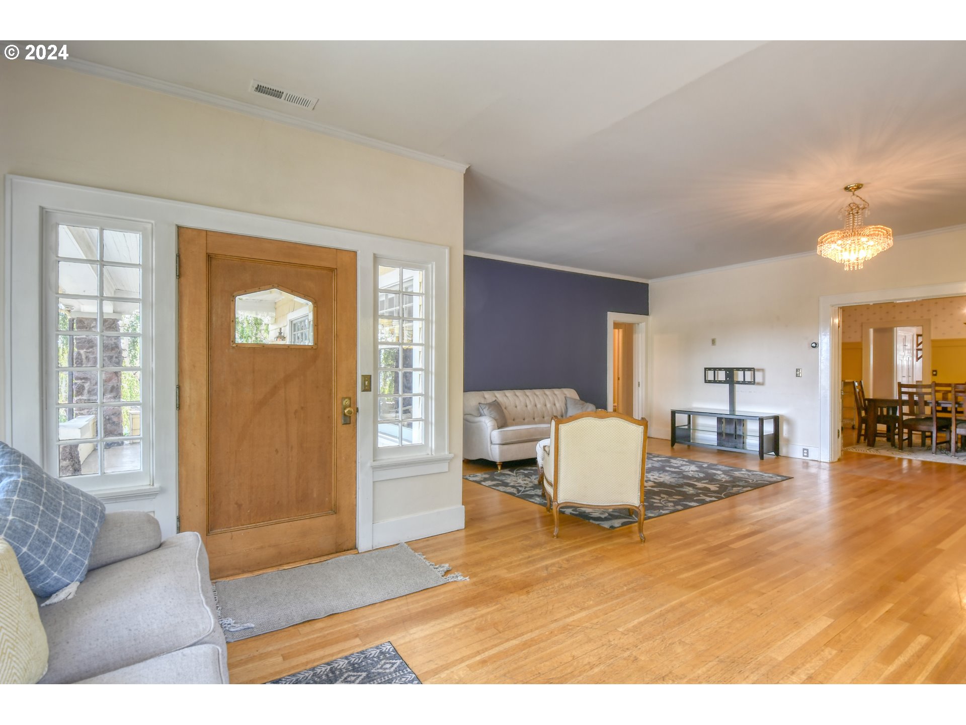 421 North Main Street Pendleton, OR 97801 - Photo 5 of 48 a living room with furniture and a window