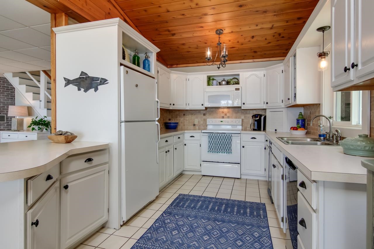5343 Bush Road Interlochen, MI 49643 - Photo 23 of 60 1902234-22.JPG