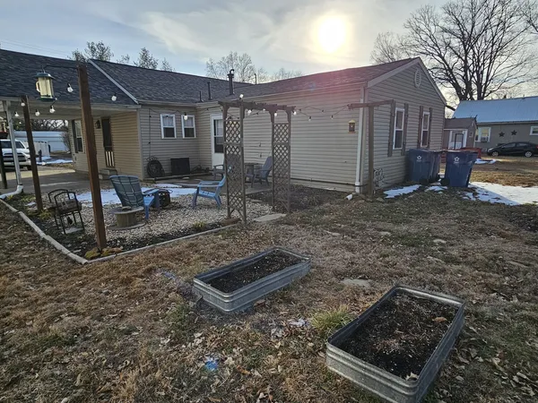 a view of a house with a backyard