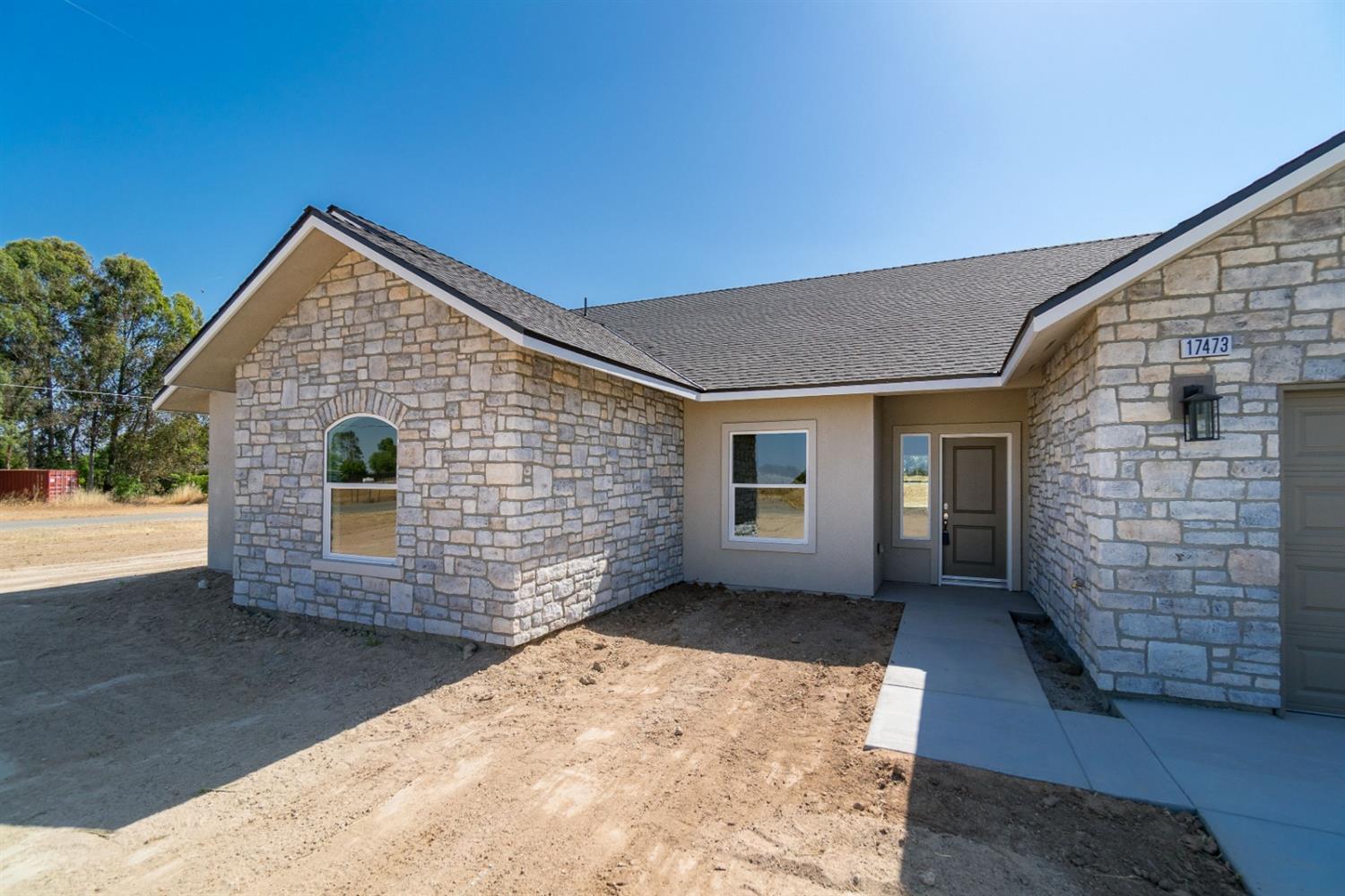 17474 La Canada Road Madera, CA 93636 - Photo 3 of 43 Gallery Image 3