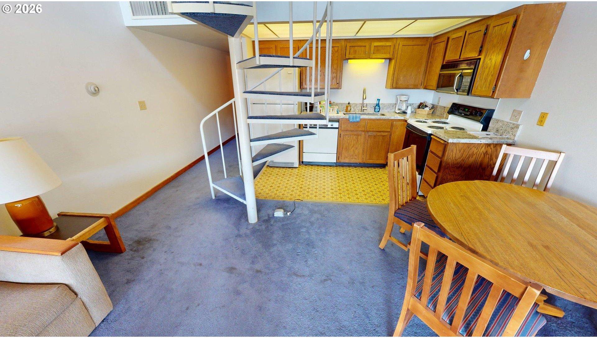94304 Wedderburn Loop, Unit 429 Gold Beach, OR 97444 - Photo 32 of 37 Bedroom