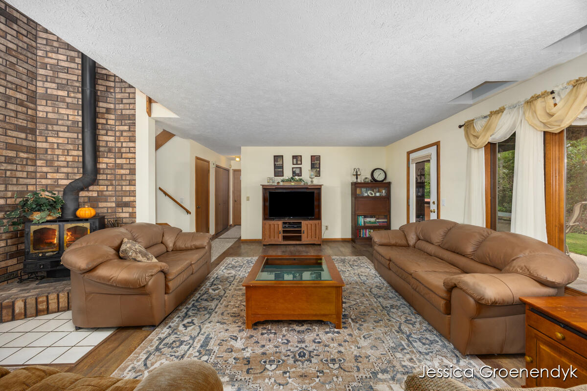 190 North Patterson Road Wayland, MI 49348 - Photo 11 of 54 190 Interior- LL- 2