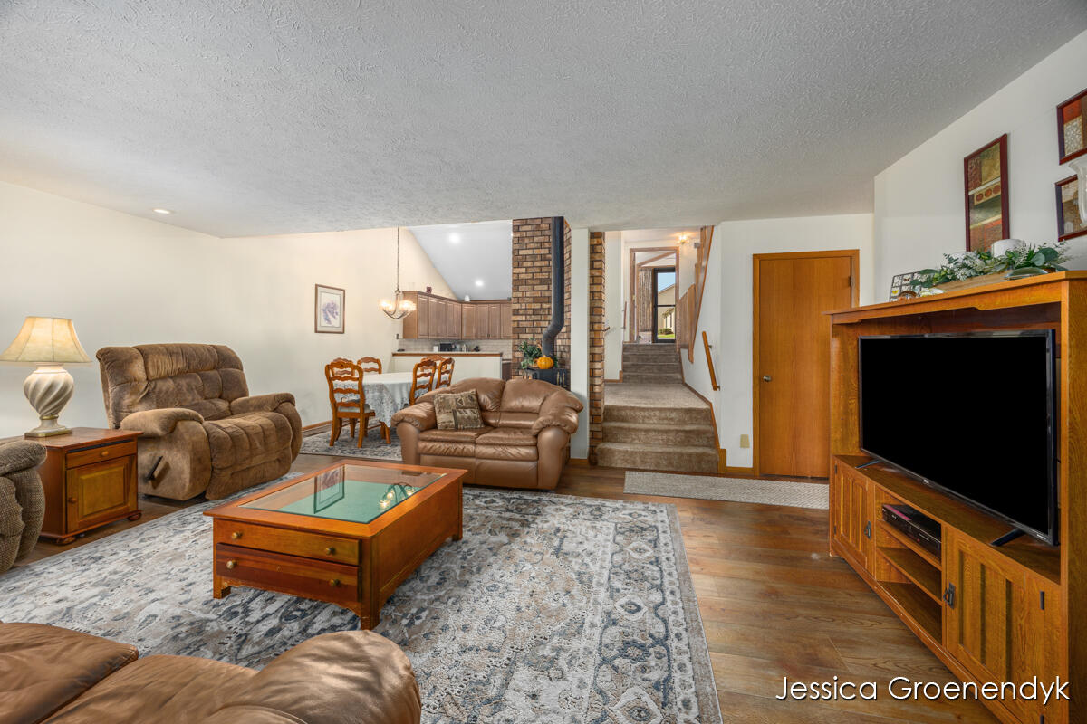 190 North Patterson Road Wayland, MI 49348 - Photo 12 of 54 190 Interior- LL-3