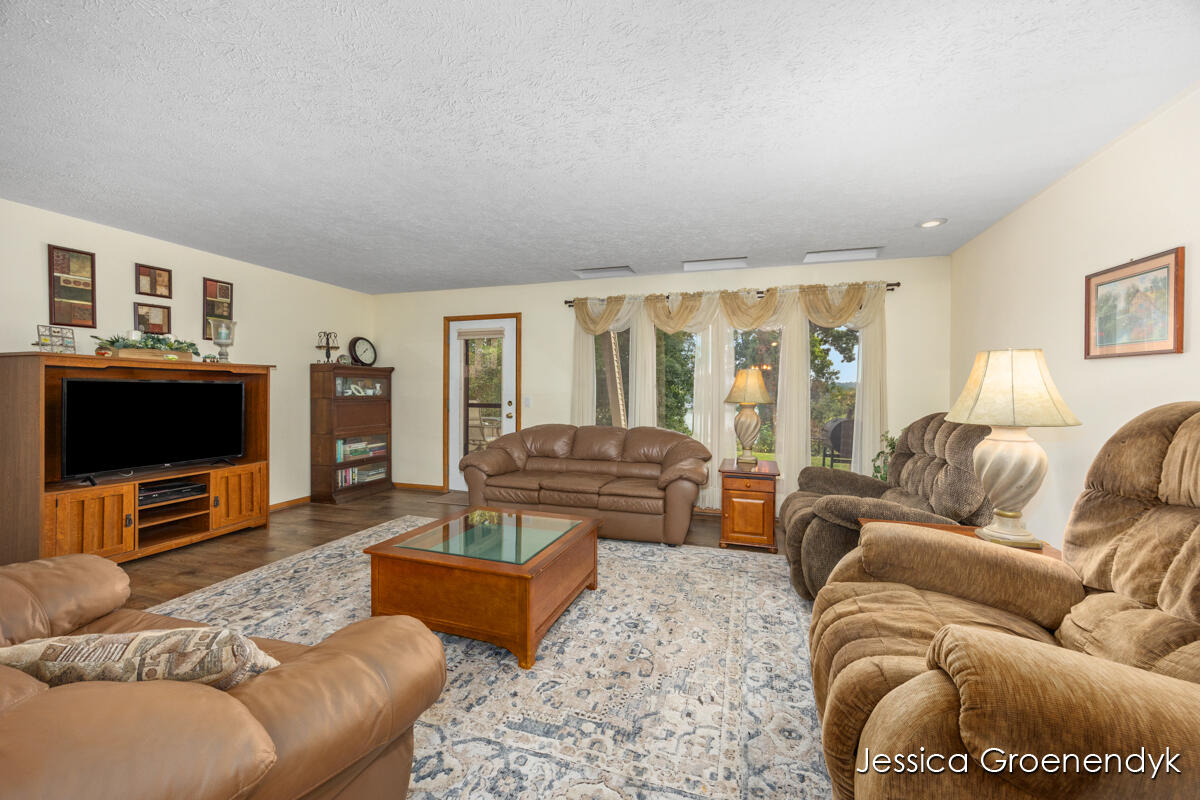 190 North Patterson Road Wayland, MI 49348 - Photo 13 of 54 190 Interior- LL-4