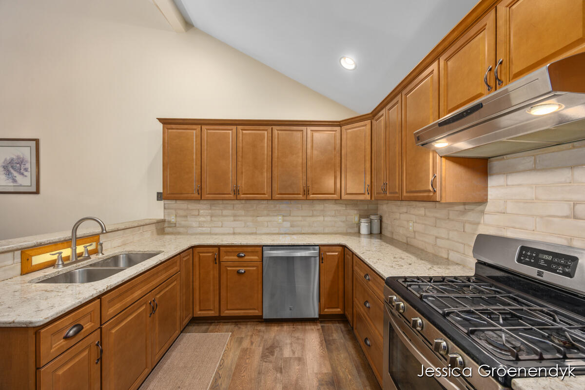 190 North Patterson Road Wayland, MI 49348 - Photo 18 of 54 190 Interior- LL 9- Kitchen