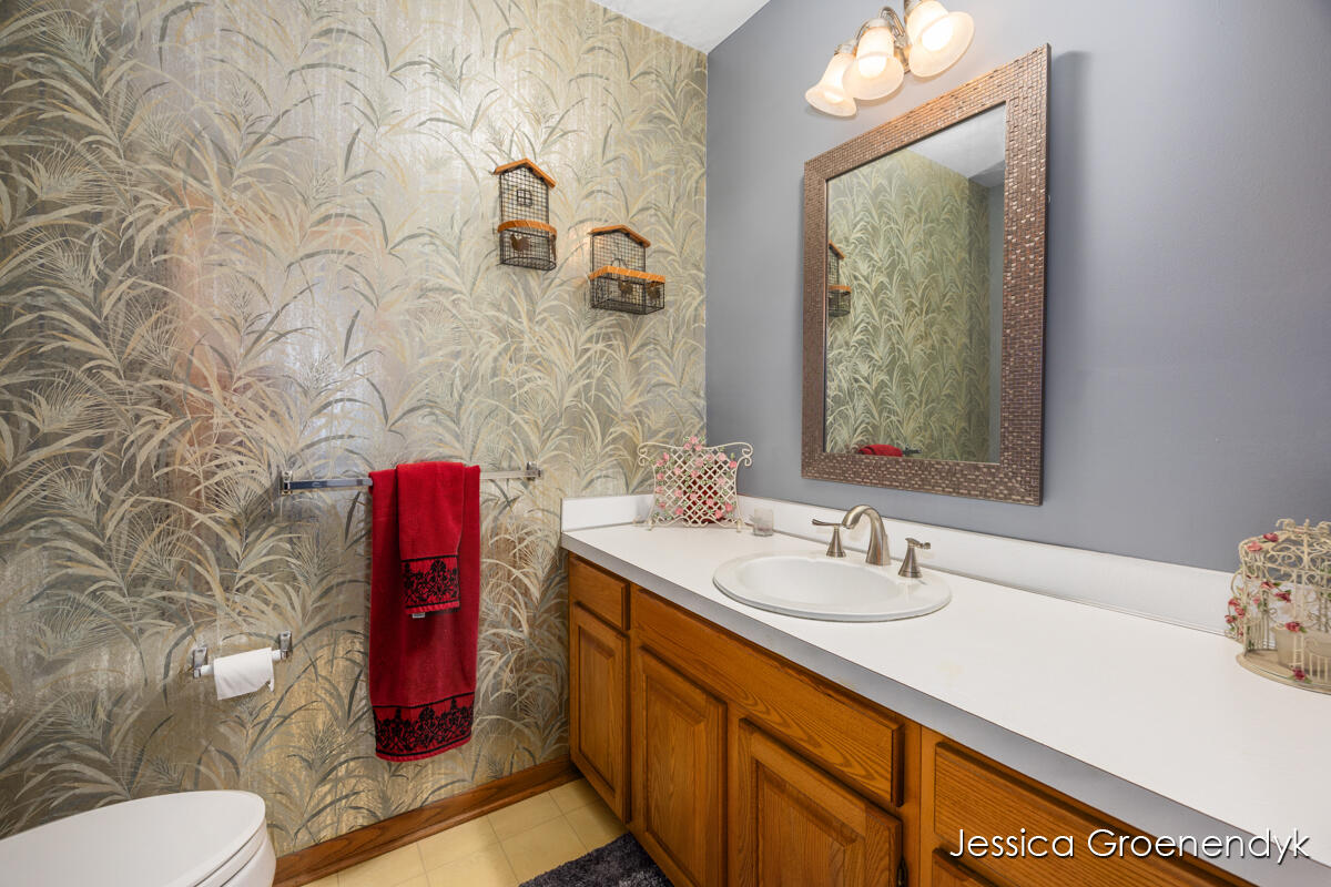 190 North Patterson Road Wayland, MI 49348 - Photo 9 of 54 190 Interior- Main Level Half Bath
