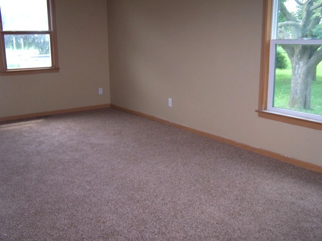 1120 North 32nd Road Ottawa, IL 61350 - Photo 12 of 23 an empty room with windows