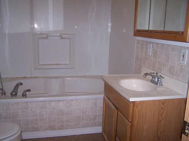 1120 North 32nd Road Ottawa, IL 61350 - Photo 13 of 23 a bathroom with a sink and a bathtub