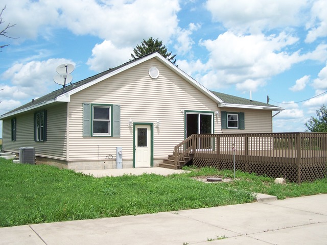 1120 North 32nd Road Ottawa, IL 61350 - Photo 19 of 23 a view of a house with a yard