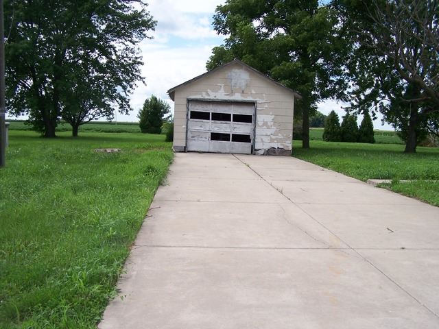 1120 North 32nd Road Ottawa, IL 61350 - Photo 20 of 23 a front view of a house with a yard