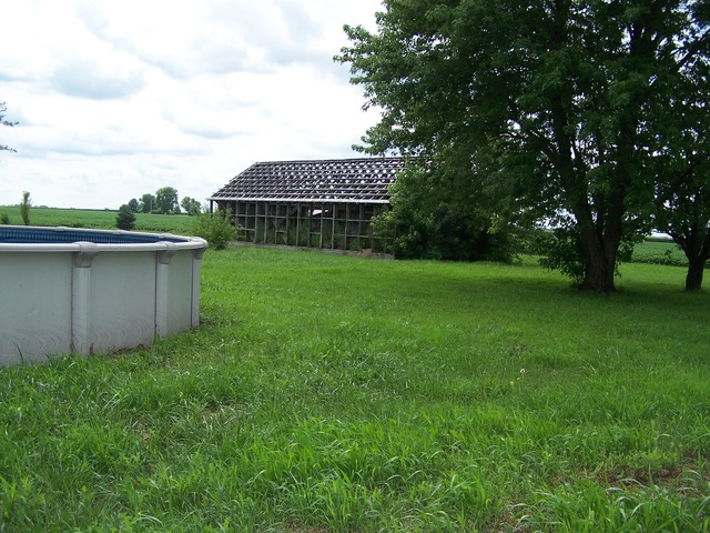 1120 North 32nd Road Ottawa, IL 61350 - Photo 22 of 23 a view of a backyard with a garden
