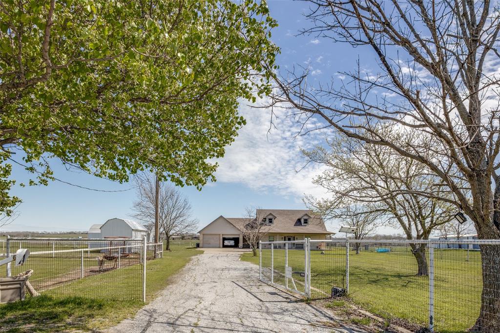 12255 Strittmatter Road Pilot Point, TX 76258 - Photo 7 of 13