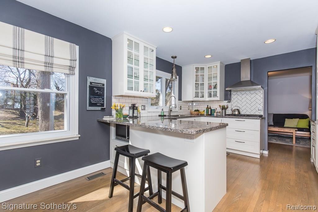 1865 Fair Oak Court Rochester Hills, MI 48309 - Photo 2 of 31